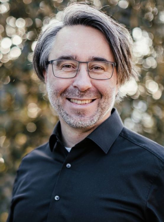 Hermann Edtmayer – Porträt mit Naturhintergrund. Copyright: echtlebenswert